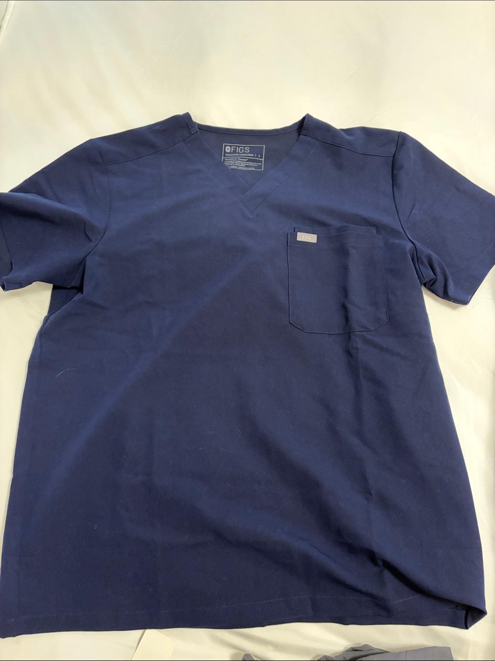 FIGS Men’s Navy V-Neck Pocket Tee